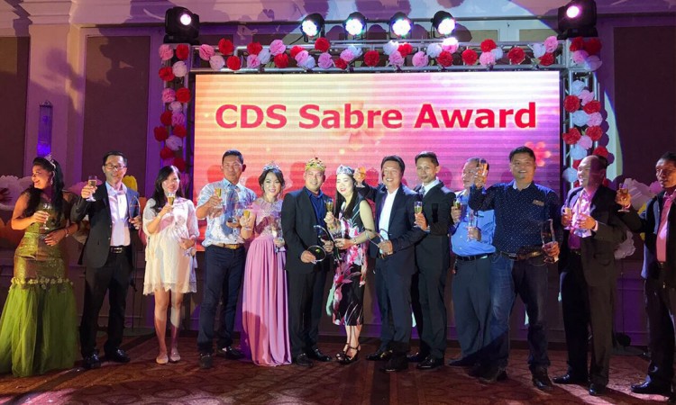 ថ្ងៃទី 29 ខែ មេសា 2017 ក្រុមហ៊ុនទេសចរណ៍ វើលដ៏ផប ទទួលបានពានរង្វាន់ឆ្នើម ពីក្រុមហ៊ុន CDS (Cambodia Distribution System) និង (Sabre Global Distribution System)